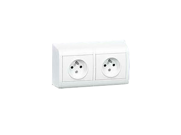 

Рамка Legrand 2 поста вертикальная 31621