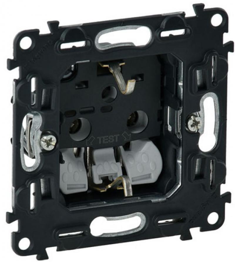 

Розетка Legrand Valena In'Matic 2К+З 16А 250В 753021
