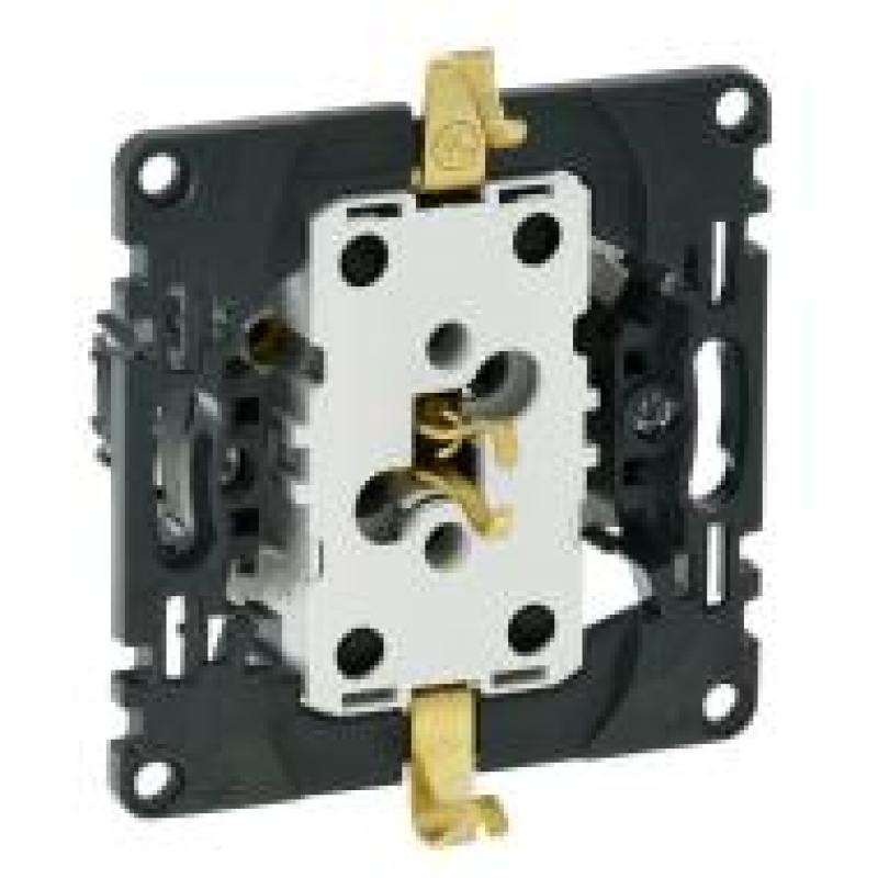 

Розетка Legrand Valena In'matic 2х2К+З 16А 250В с защитными шторками 753031