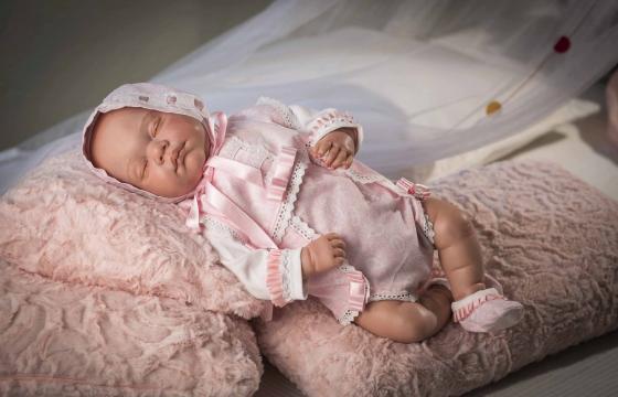 

Arias ReBorns винил. новорождённый пупс 45 см., в одежде роз., похож на настоящего ребёнка, в кор.26
